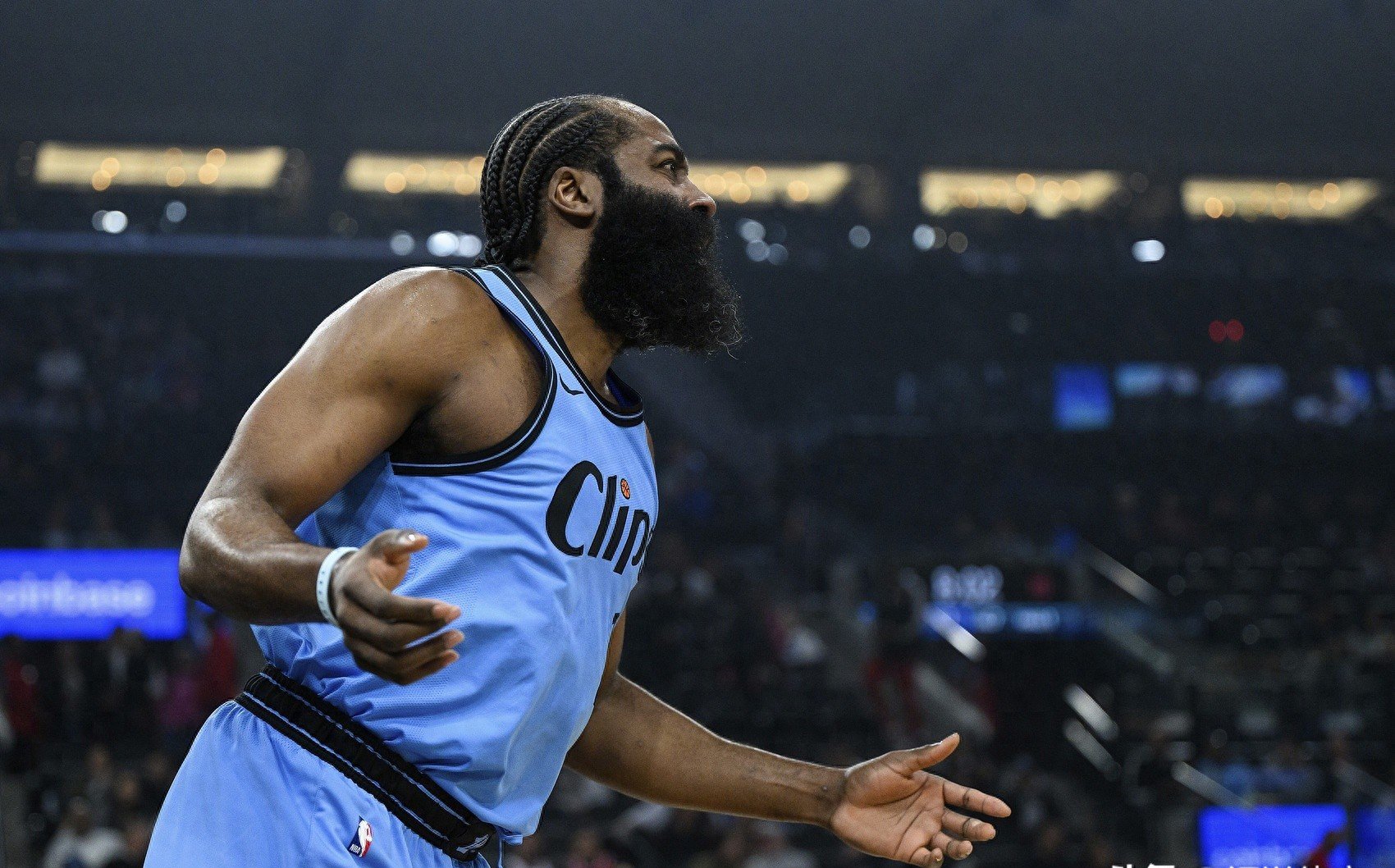 九博网站 -清晨NBA总决赛传出新动向，波尔图再遭质疑，管理层表态：质疑声仍在，团队化学反应显著(2024年nba总决赛最新战绩最新消息)