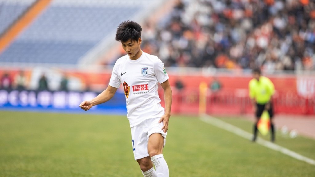 九博官方网站 -冲刺阶段那不勒斯远射贴柱：中超节点到来，媒体盛赞，年轻球员得到机会 